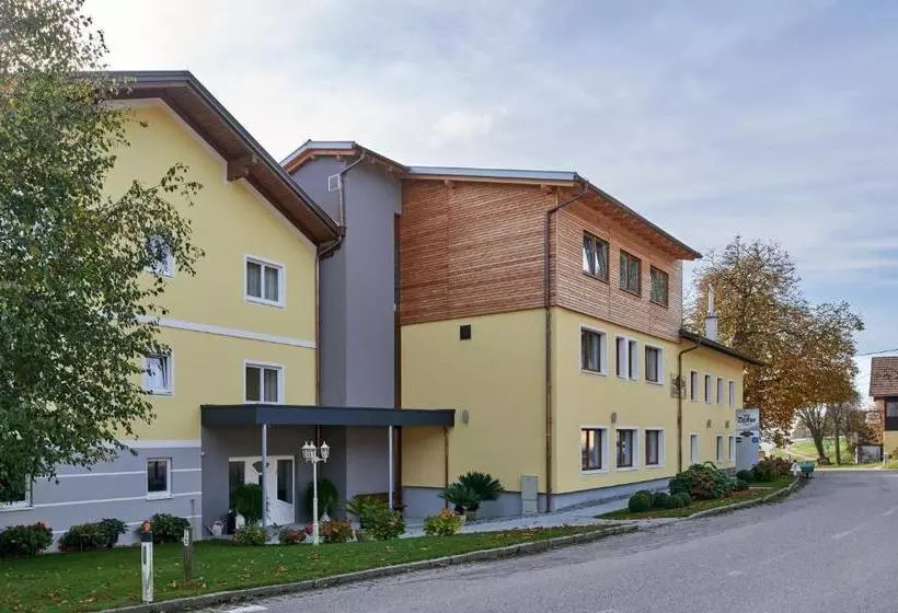 Hotelli Gasthof Strasser