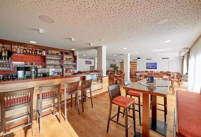 Hotelli Gasthof Strasser