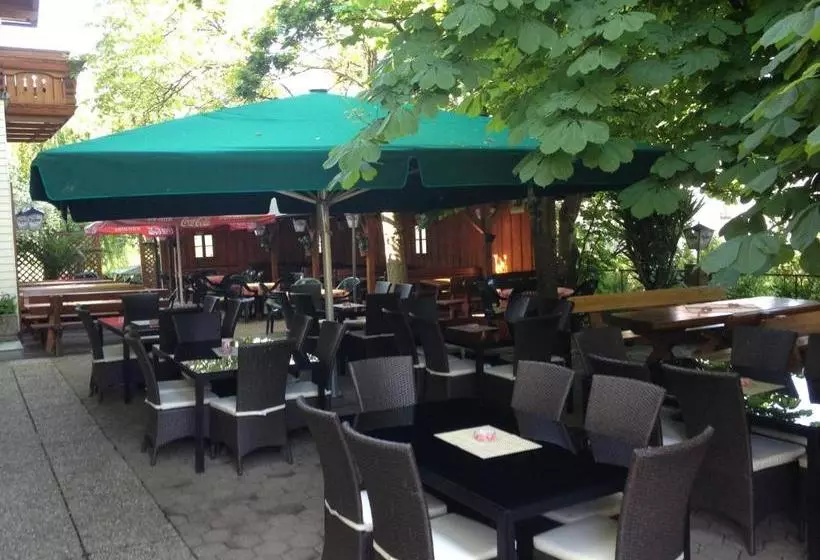 Hotelli Gasthof Strasser