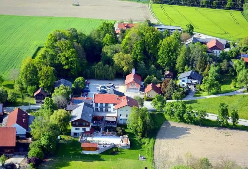 Hotelli Gasthof Strasser