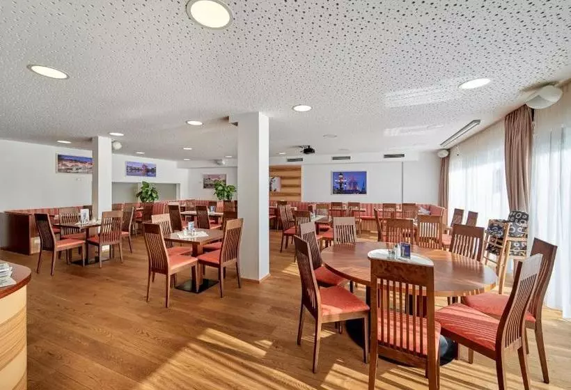 Hotelli Gasthof Strasser