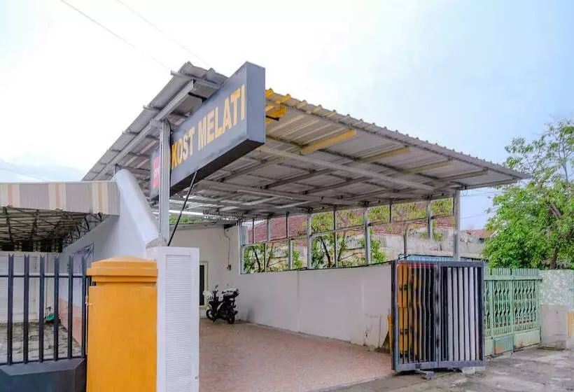 Hotelli Spot On 2417 Melati Residence