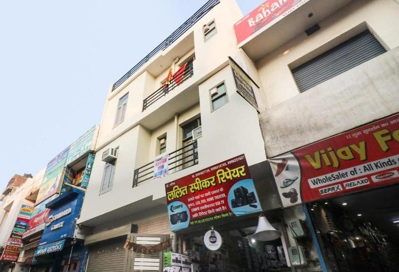 Hotelli Oyo 65532 Clock Inn