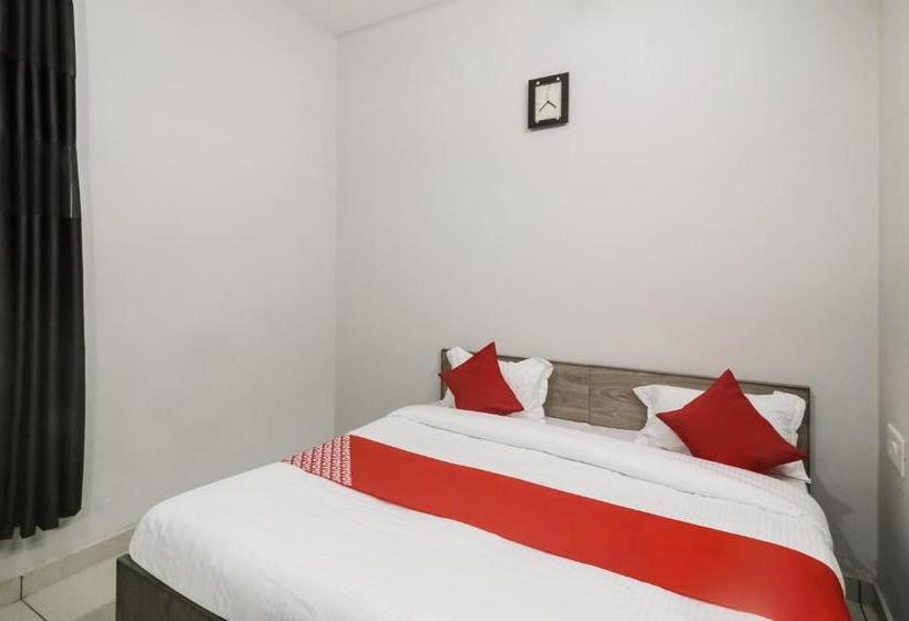 Hotel Oyo 65532 Clock Inn