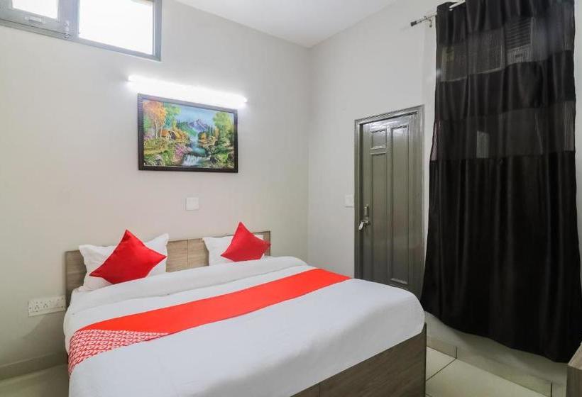 Hotel Oyo 65532 Clock Inn