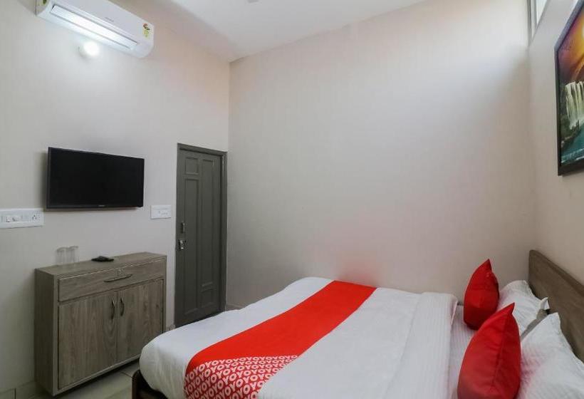 Hotel Oyo 65532 Clock Inn