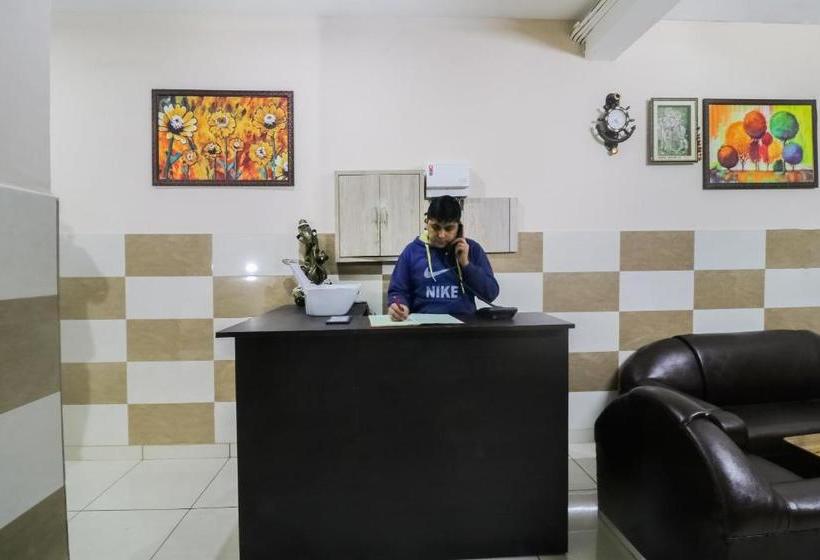 Hotel Oyo 65532 Clock Inn