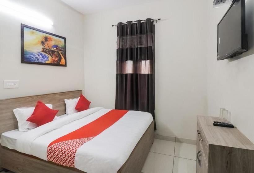 Hotel Oyo 65532 Clock Inn