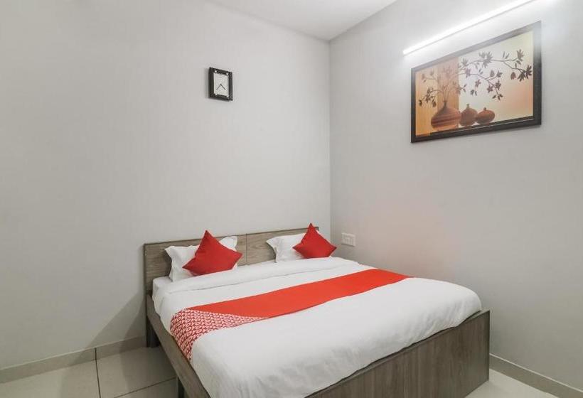 Hotel Oyo 65532 Clock Inn