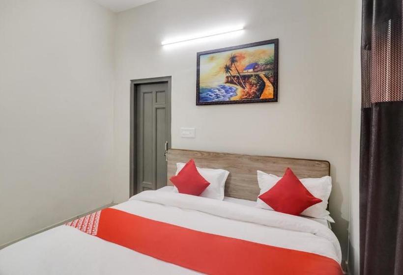 Hotel Oyo 65532 Clock Inn