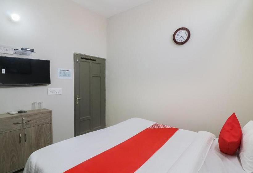 Hotel Oyo 65532 Clock Inn