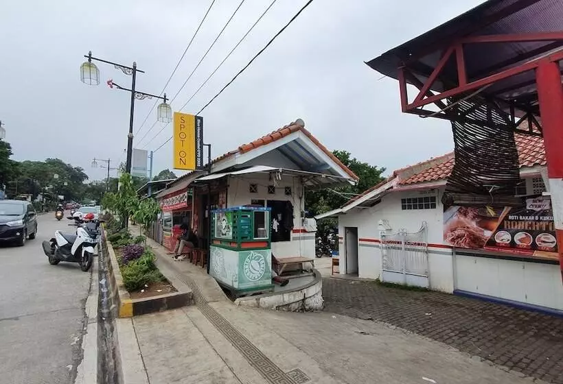 Hotelli Reddoorz Syariah At Jl Pangeran Hidayatullah Cianjur