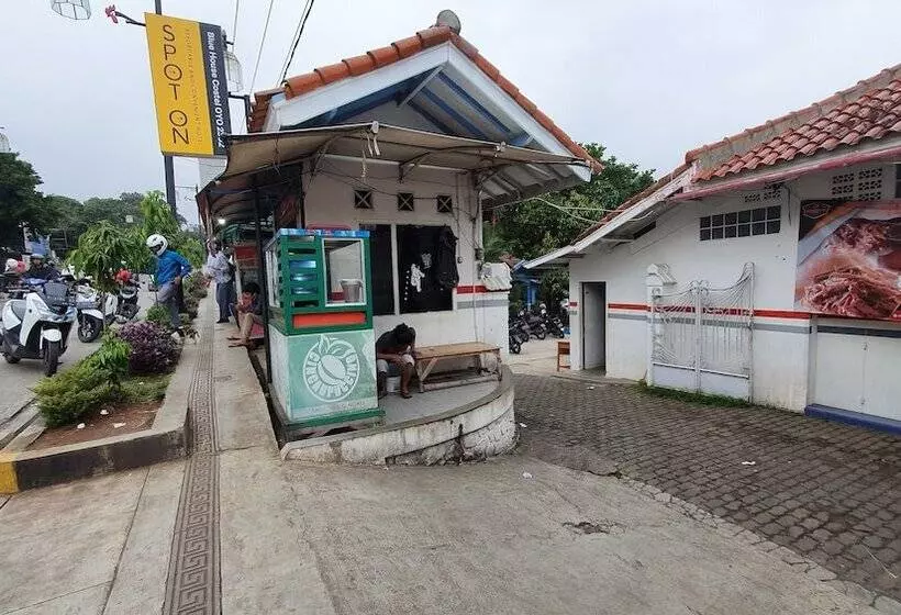 Hotelli Reddoorz Syariah At Jl Pangeran Hidayatullah Cianjur