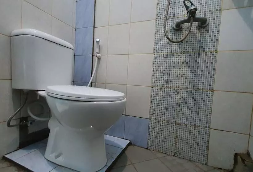 Hotelli Reddoorz Syariah At Jl Pangeran Hidayatullah Cianjur