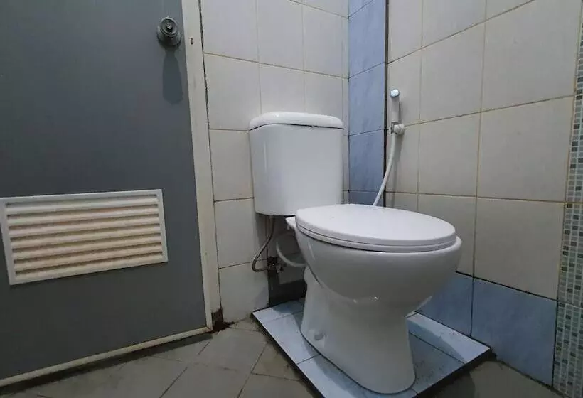 Hotelli Reddoorz Syariah At Jl Pangeran Hidayatullah Cianjur