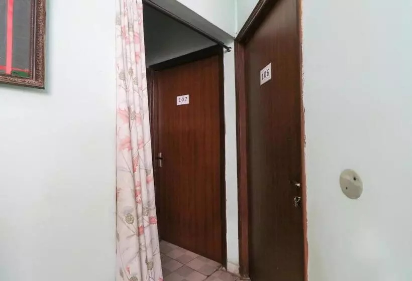 ホテル Spot On 65859 Prayag Guest House