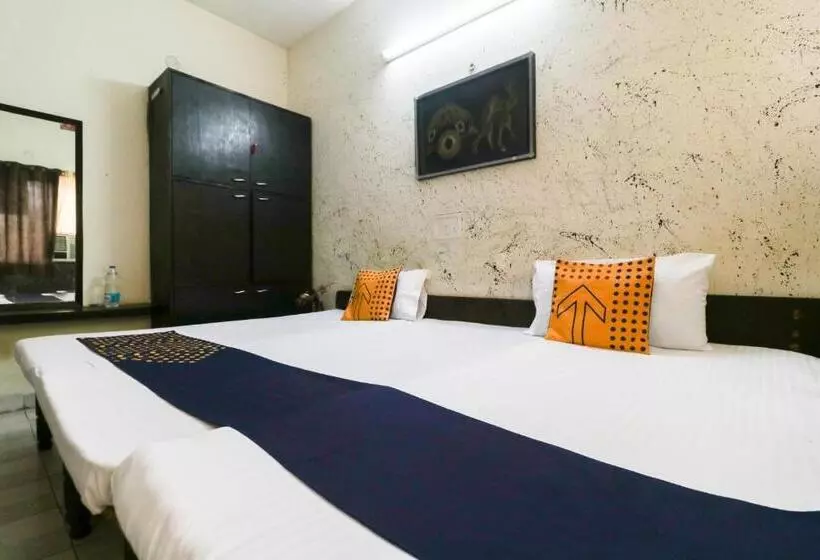 ホテル Spot On 65859 Prayag Guest House
