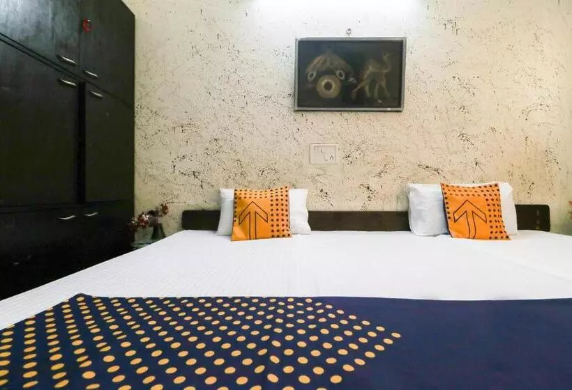 ホテル Spot On 65859 Prayag Guest House