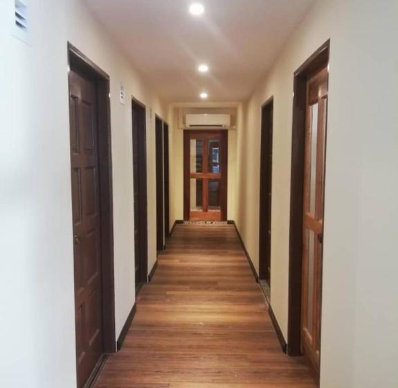 Отель Anggun Lodge