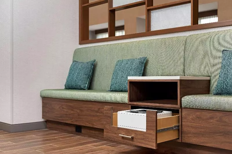 هتل Hampton Inn & Suites By Hilton Kelowna Airport