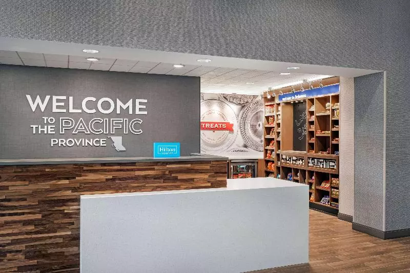 هتل Hampton Inn & Suites By Hilton Kelowna Airport