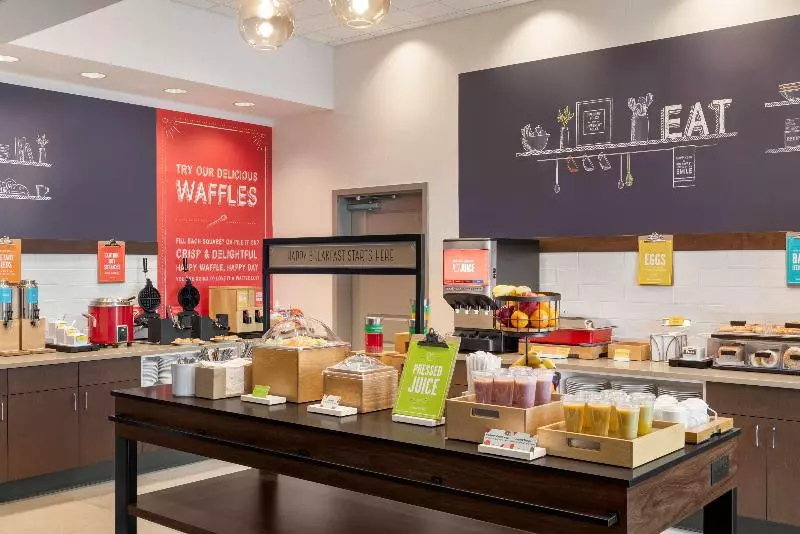 هتل Hampton Inn & Suites By Hilton Kelowna Airport