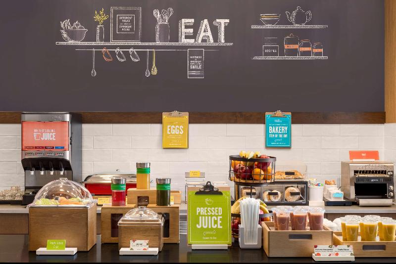 בית מלון כפרי Hampton Inn & Suites By Hilton Kelowna Airport