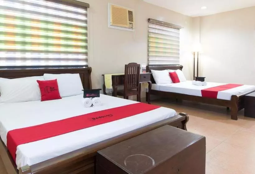 ホテル Reddoorz At Teofila Lodge