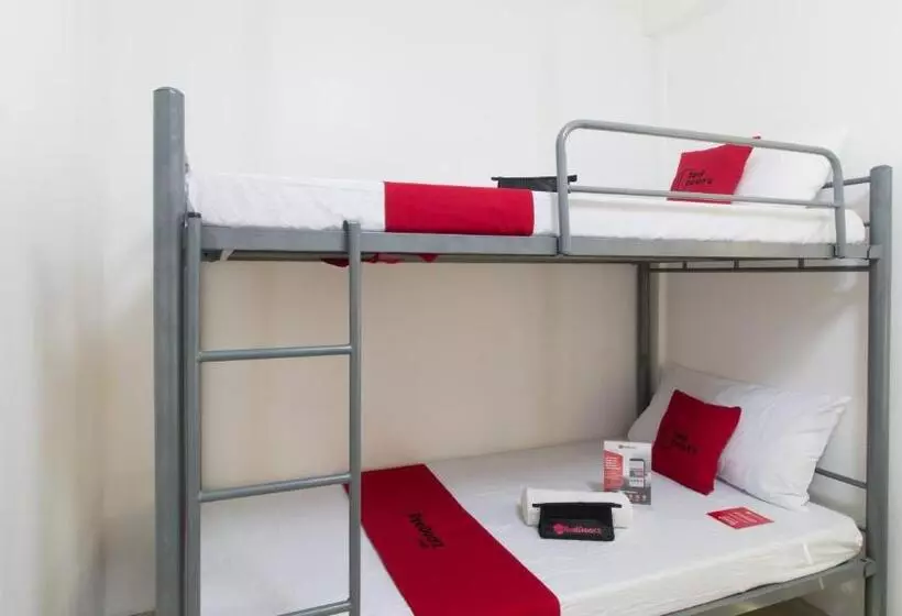 ホテル Reddoorz At Teofila Lodge