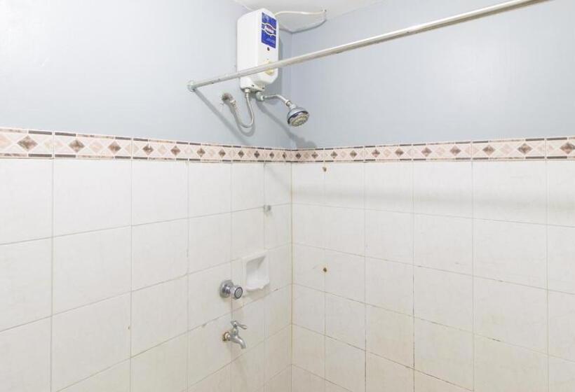 ホテル Reddoorz At Teofila Lodge