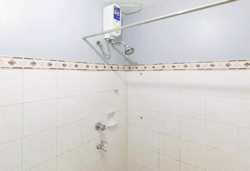 ホテル Reddoorz At Teofila Lodge