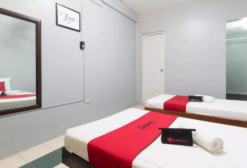 ホテル Reddoorz At Teofila Lodge