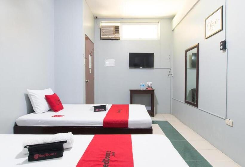 ホテル Reddoorz At Teofila Lodge