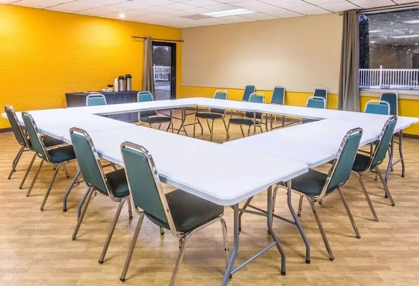 호텔 Days Inn By Wyndham Tiffin