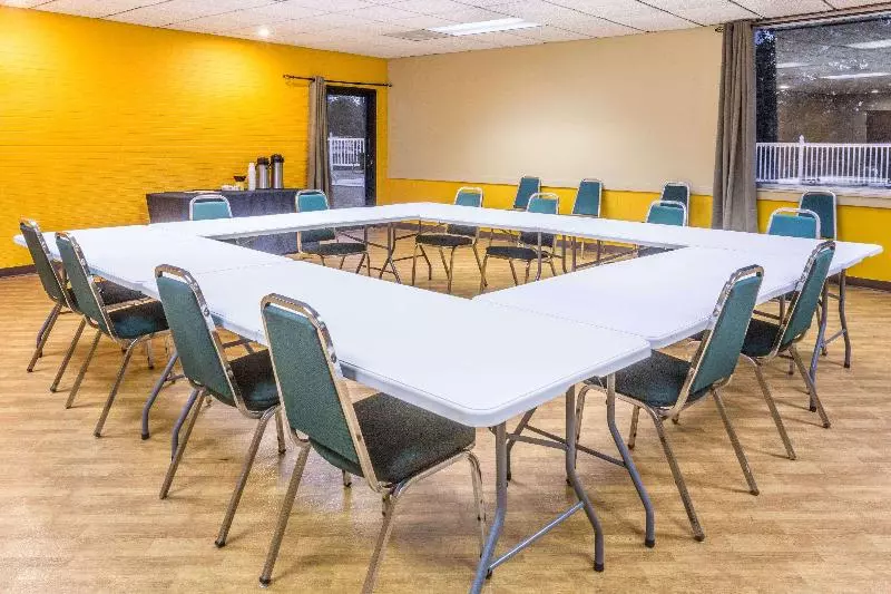 호텔 Days Inn By Wyndham Tiffin