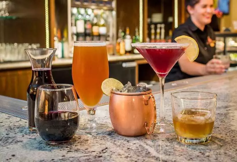 هتل Doubletree By Hilton Salem