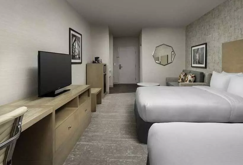 هتل Doubletree By Hilton Salem