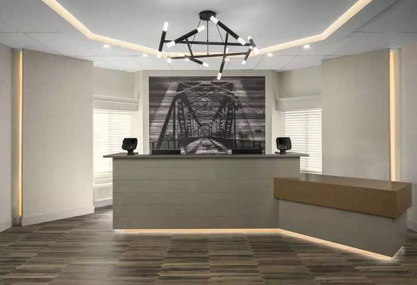 هتل Doubletree By Hilton Salem