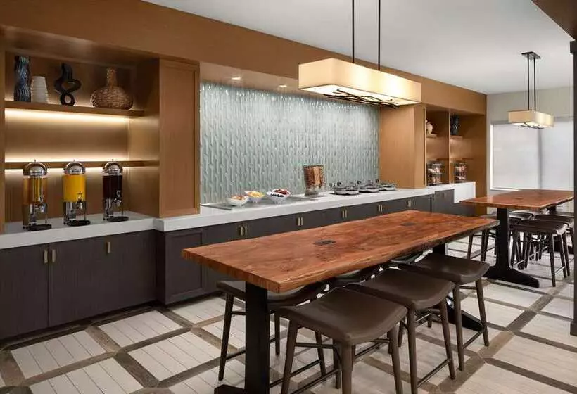 هتل Doubletree By Hilton Salem