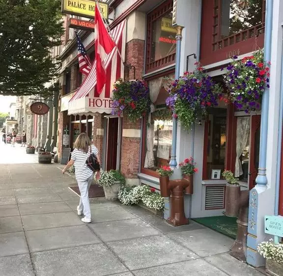 Отель The Palace