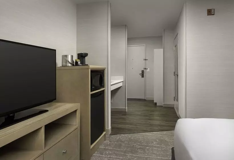 هتل Doubletree By Hilton Salem