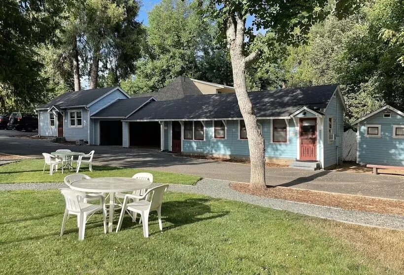 هتل Piety Hill Cottages