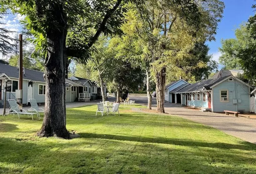 هتل Piety Hill Cottages