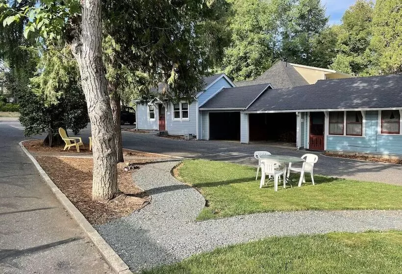 هتل Piety Hill Cottages