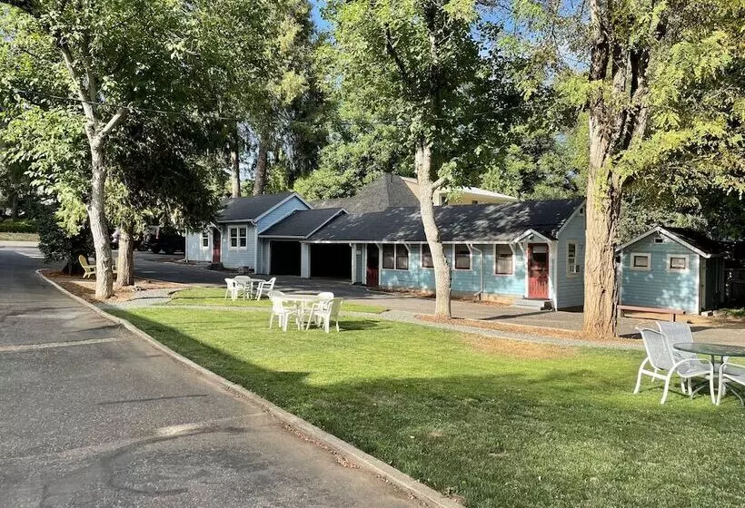 هتل Piety Hill Cottages