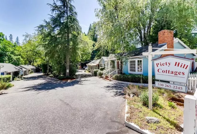هتل Piety Hill Cottages