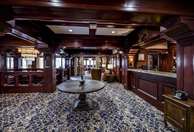 هتل Poste Montane Lodge By East West