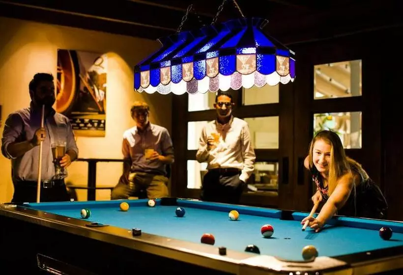 استراحتگاه The Quail Lodge