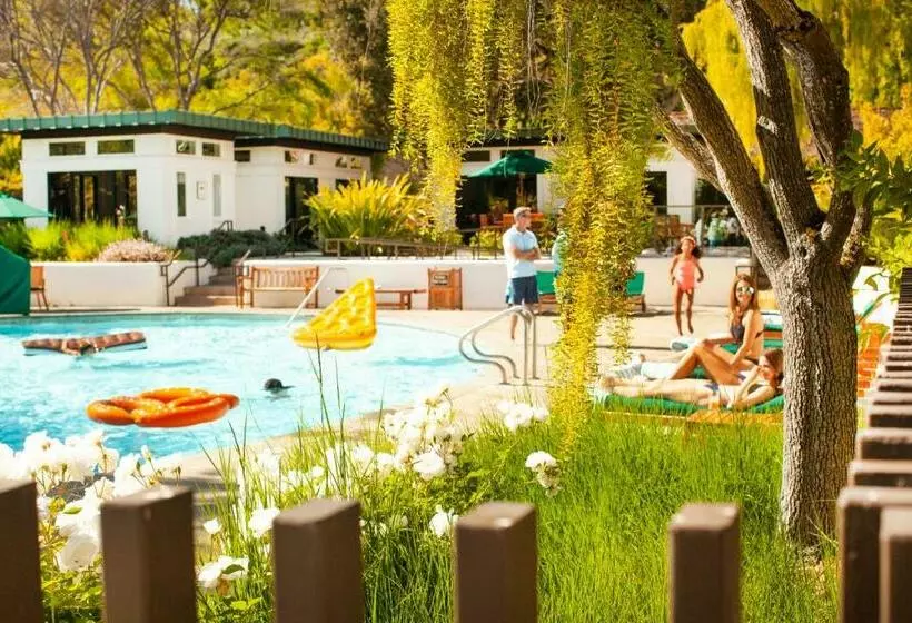 استراحتگاه The Quail Lodge