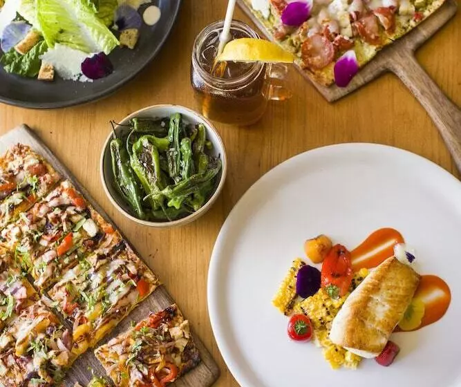 استراحتگاه The Quail Lodge